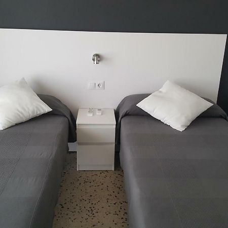 קמברילס Hostal Can Joanet מראה חיצוני תמונה