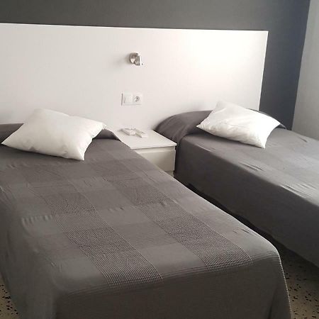 קמברילס Hostal Can Joanet מראה חיצוני תמונה