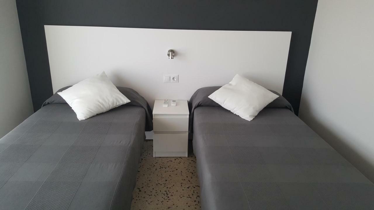 קמברילס Hostal Can Joanet מראה חיצוני תמונה