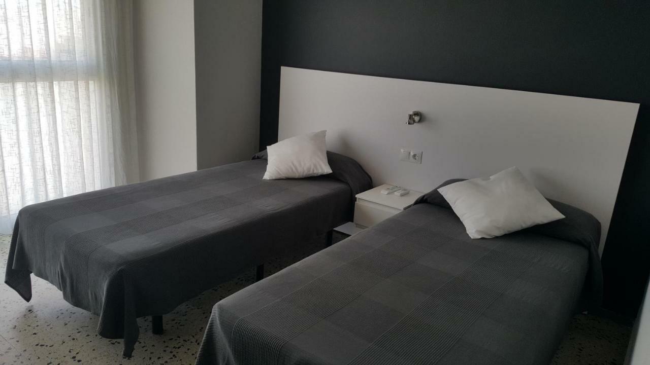 קמברילס Hostal Can Joanet מראה חיצוני תמונה