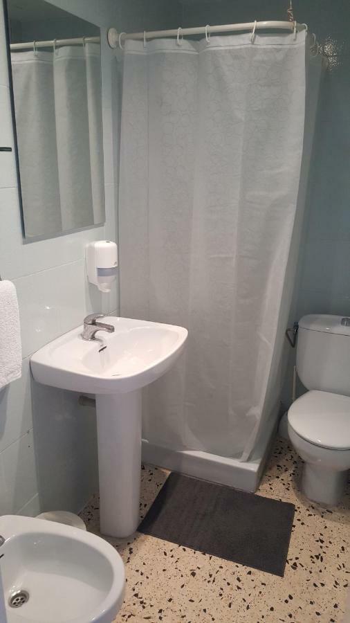 קמברילס Hostal Can Joanet מראה חיצוני תמונה