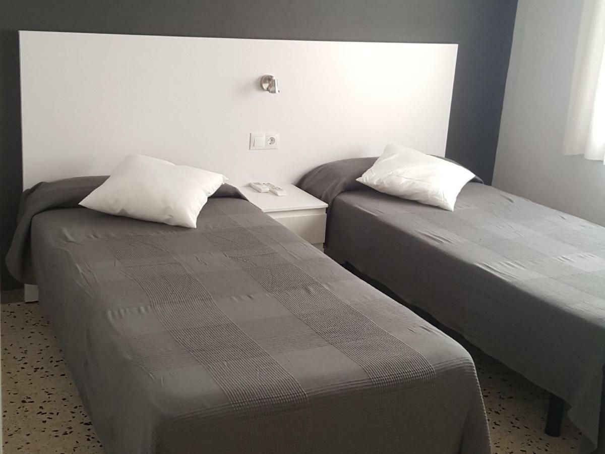 קמברילס Hostal Can Joanet מראה חיצוני תמונה