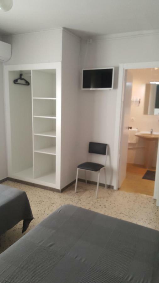קמברילס Hostal Can Joanet מראה חיצוני תמונה