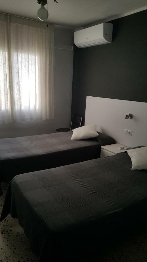 קמברילס Hostal Can Joanet מראה חיצוני תמונה