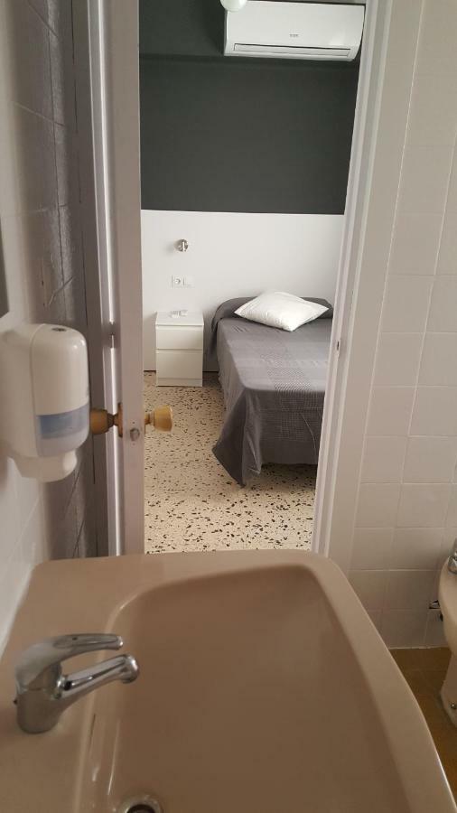 קמברילס Hostal Can Joanet מראה חיצוני תמונה